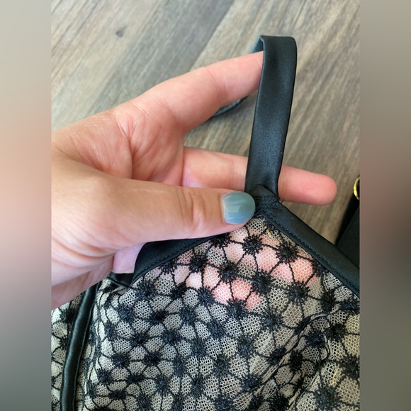 Victoria’s Secret Unlined Front-Clasp Bra - Picture 10 of 12